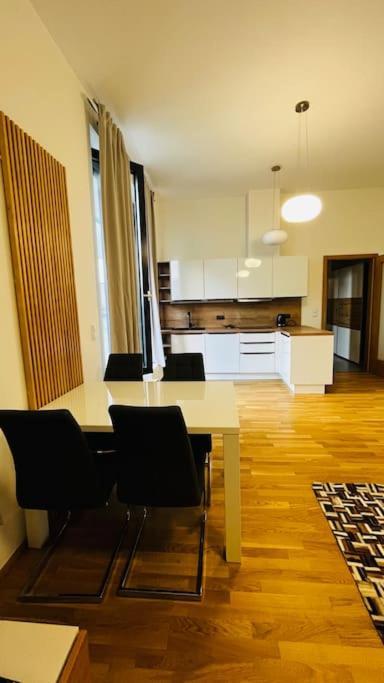 Apartment Holesovice, Garden, Garage 布拉格 外观 照片